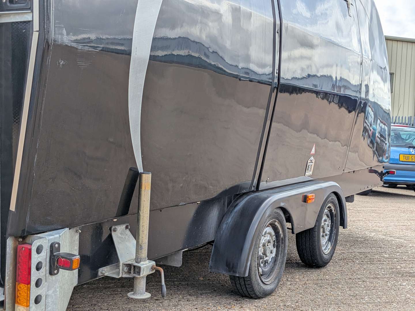 <p>2011 PRG TRACSPORTER XW COVER CAR TRAILER</p>