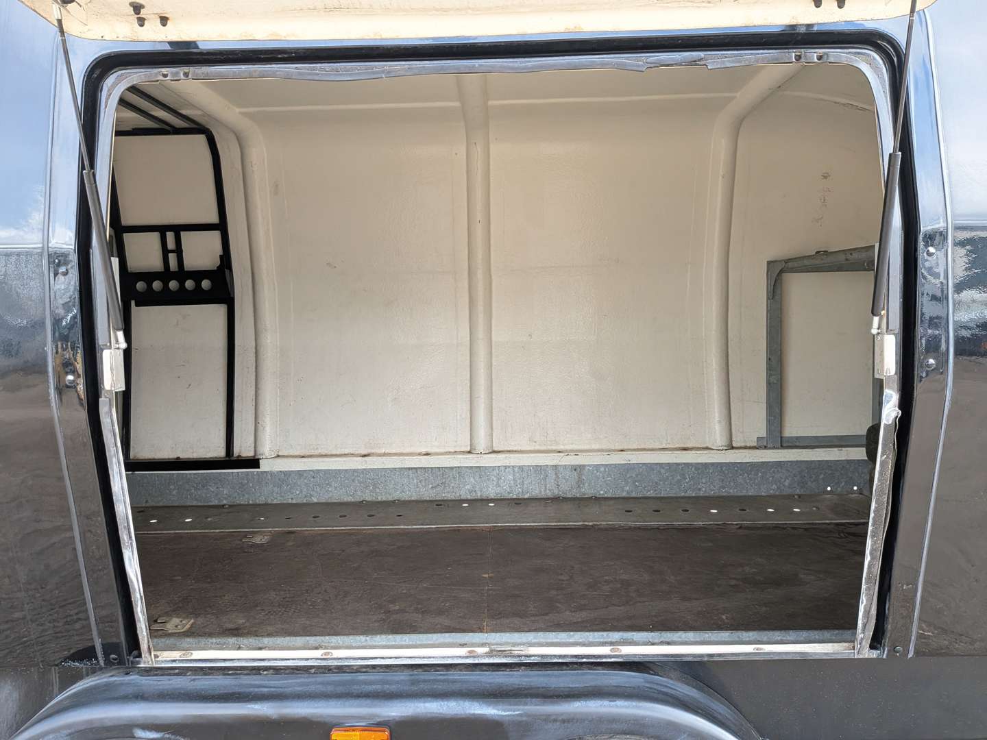 <p>2011 PRG TRACSPORTER XW COVER CAR TRAILER</p>
