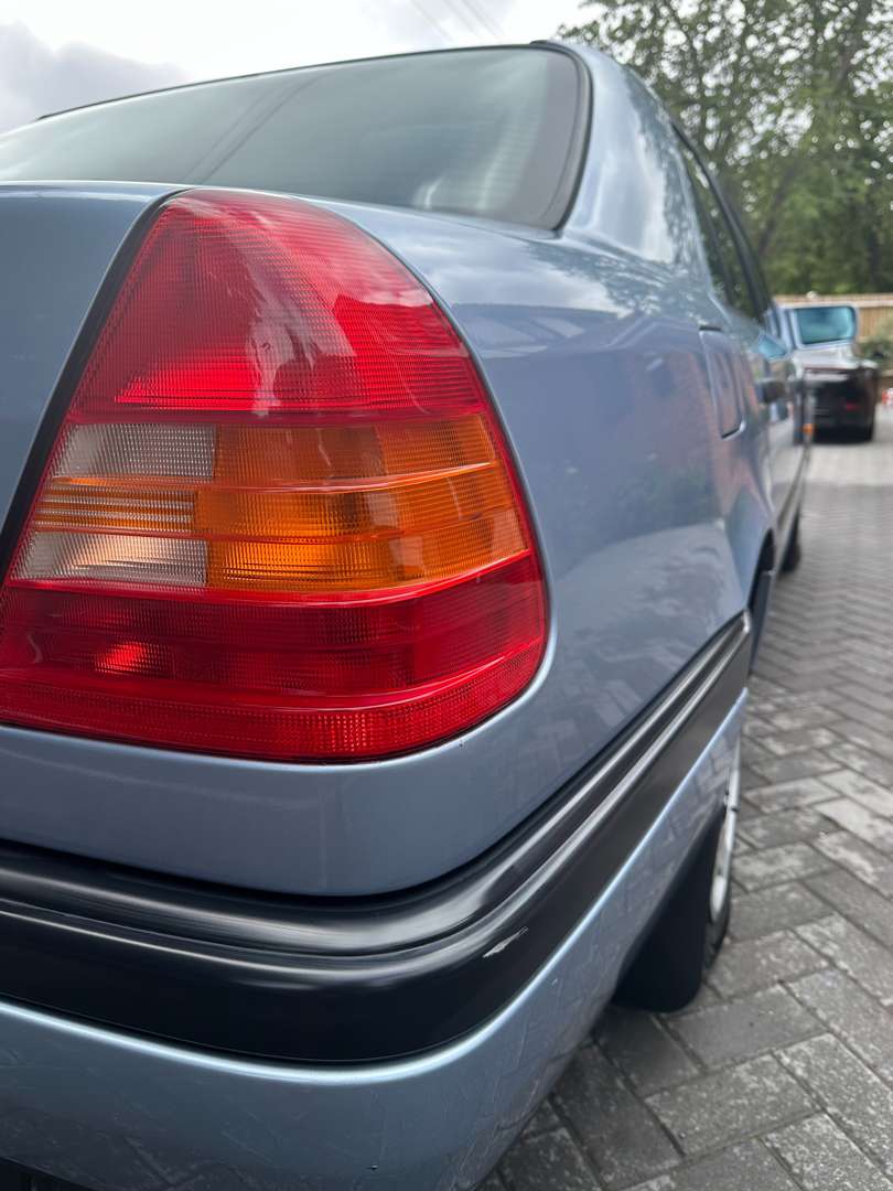 <p>1995 MERCEDES C180 CLASSIC W202 AUTO - ONE REGISTERED KEEPER FROM NEW</p>