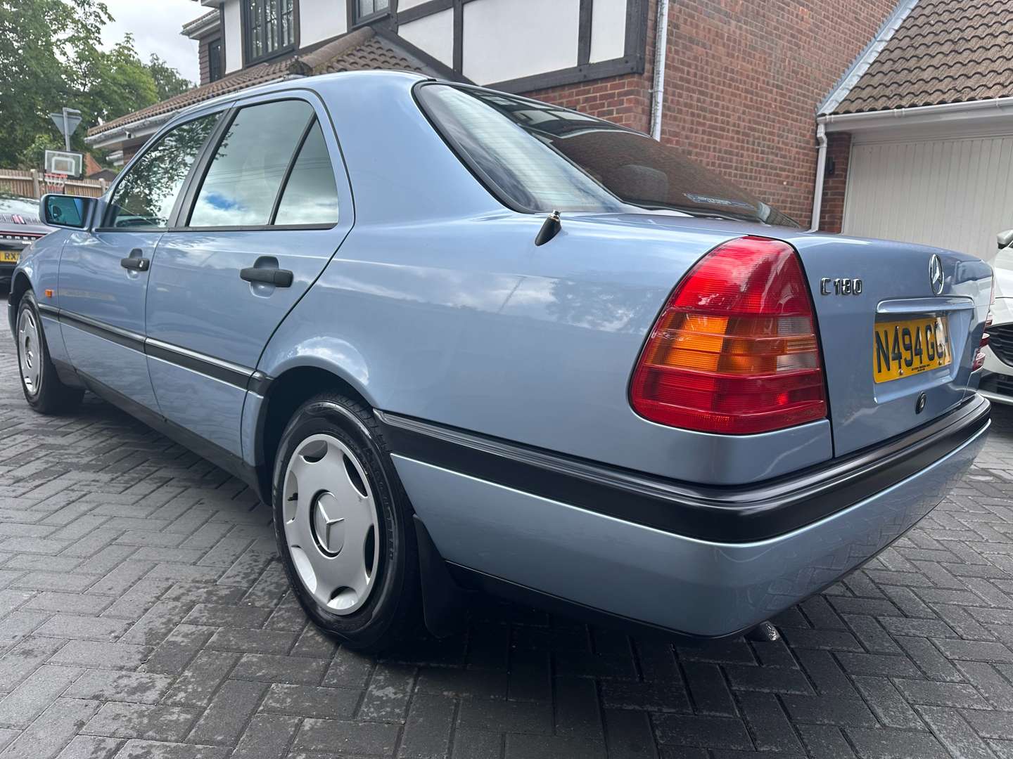 <p>1995 MERCEDES C180 CLASSIC W202 AUTO - ONE REGISTERED KEEPER FROM NEW</p>