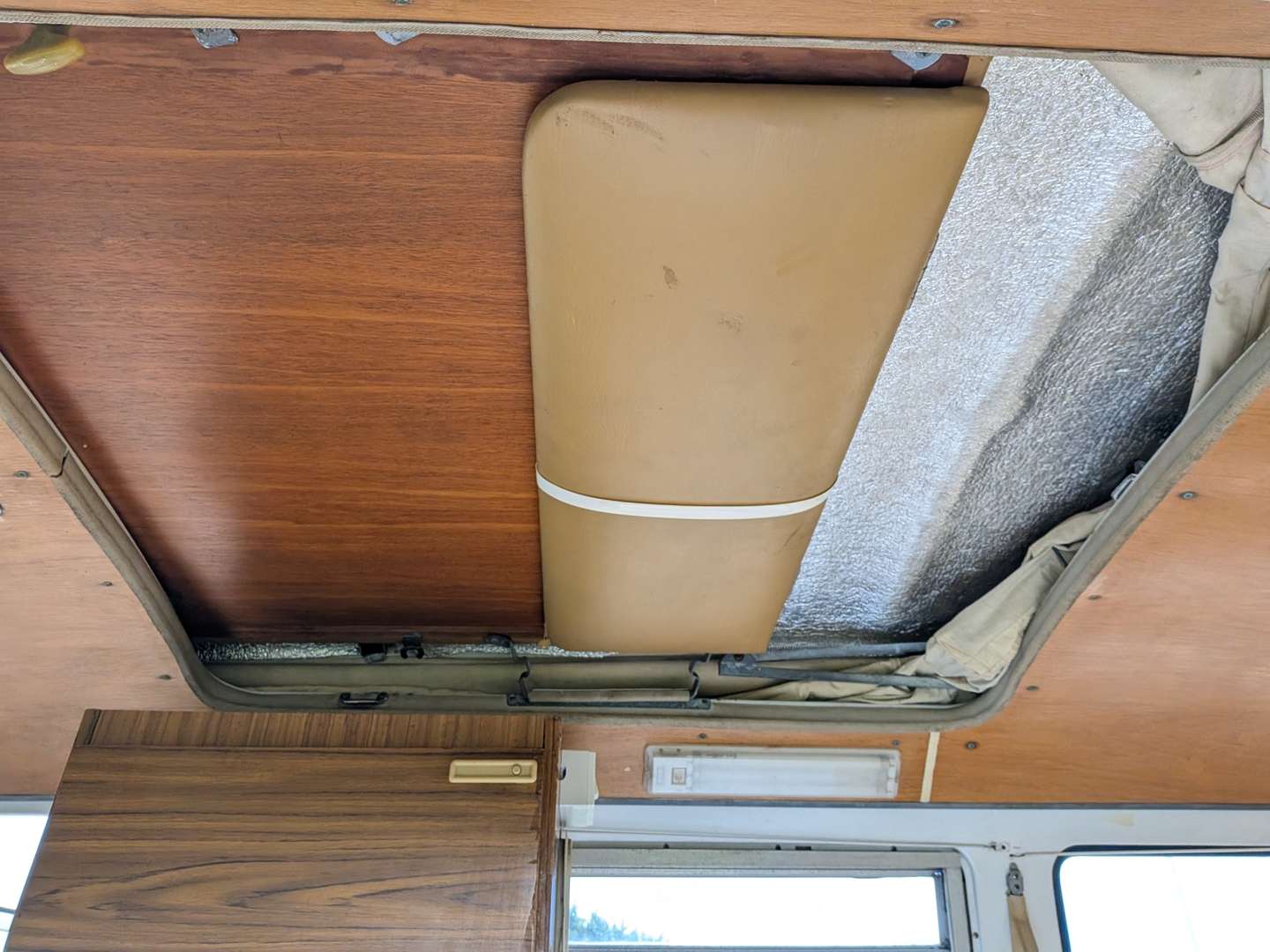 <p>1973 VW T2 CAMPER LATE BAY</p>