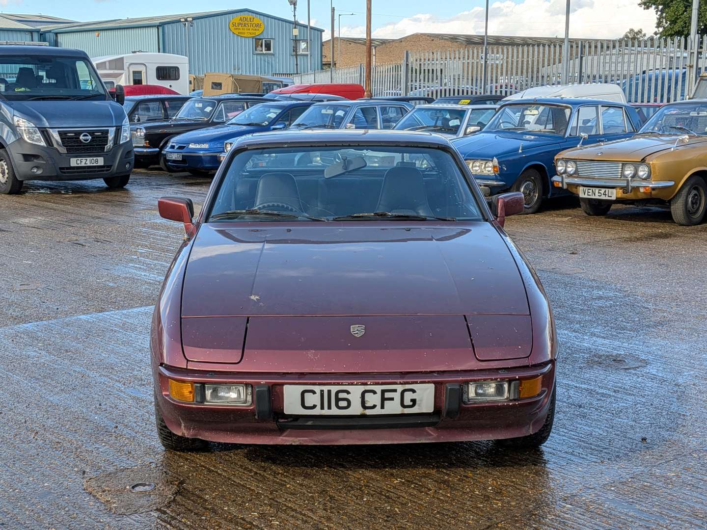 <p>1985 PORSCHE 924</p>