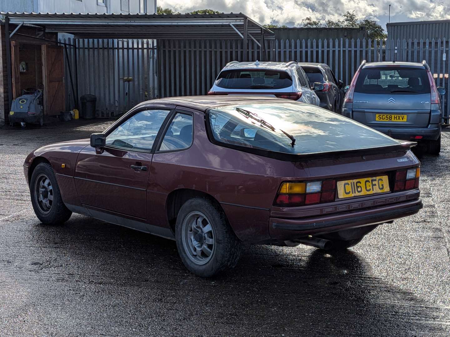 <p>1985 PORSCHE 924</p>