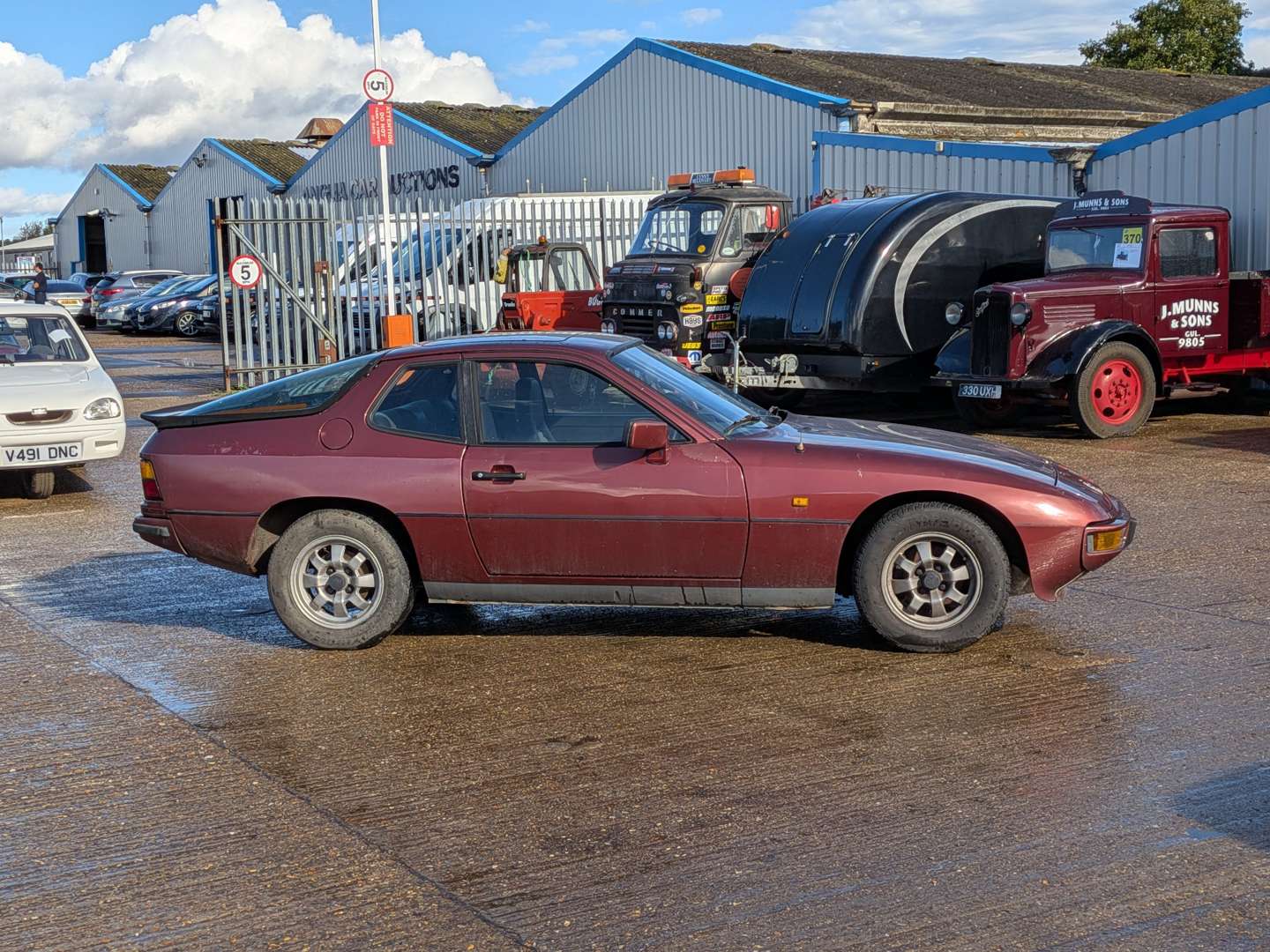 <p>1985 PORSCHE 924</p>