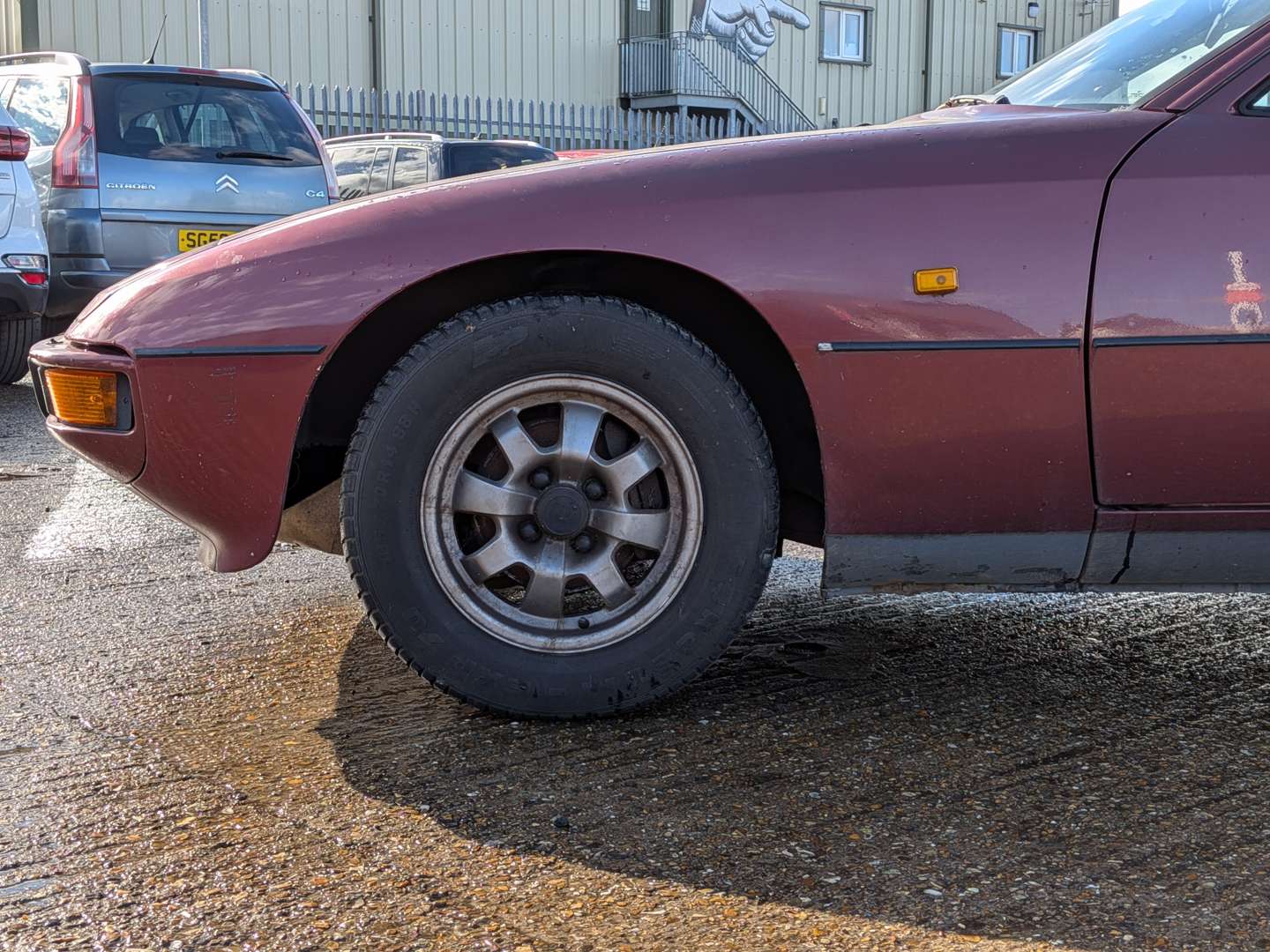 <p>1985 PORSCHE 924</p>