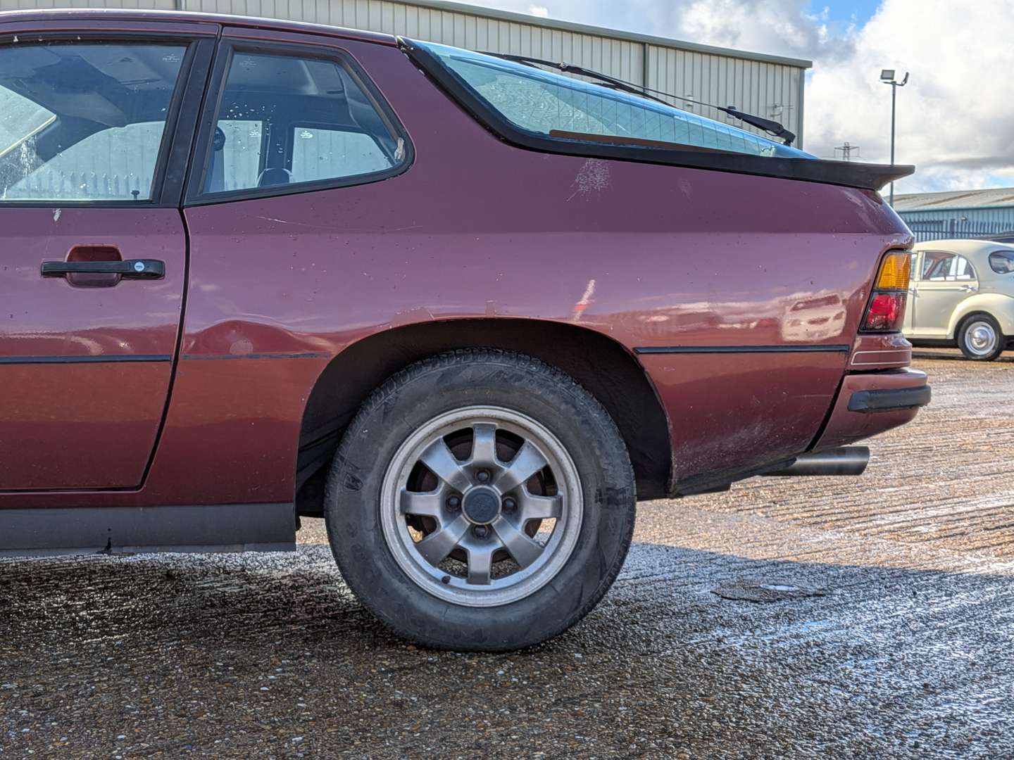 <p>1985 PORSCHE 924</p>