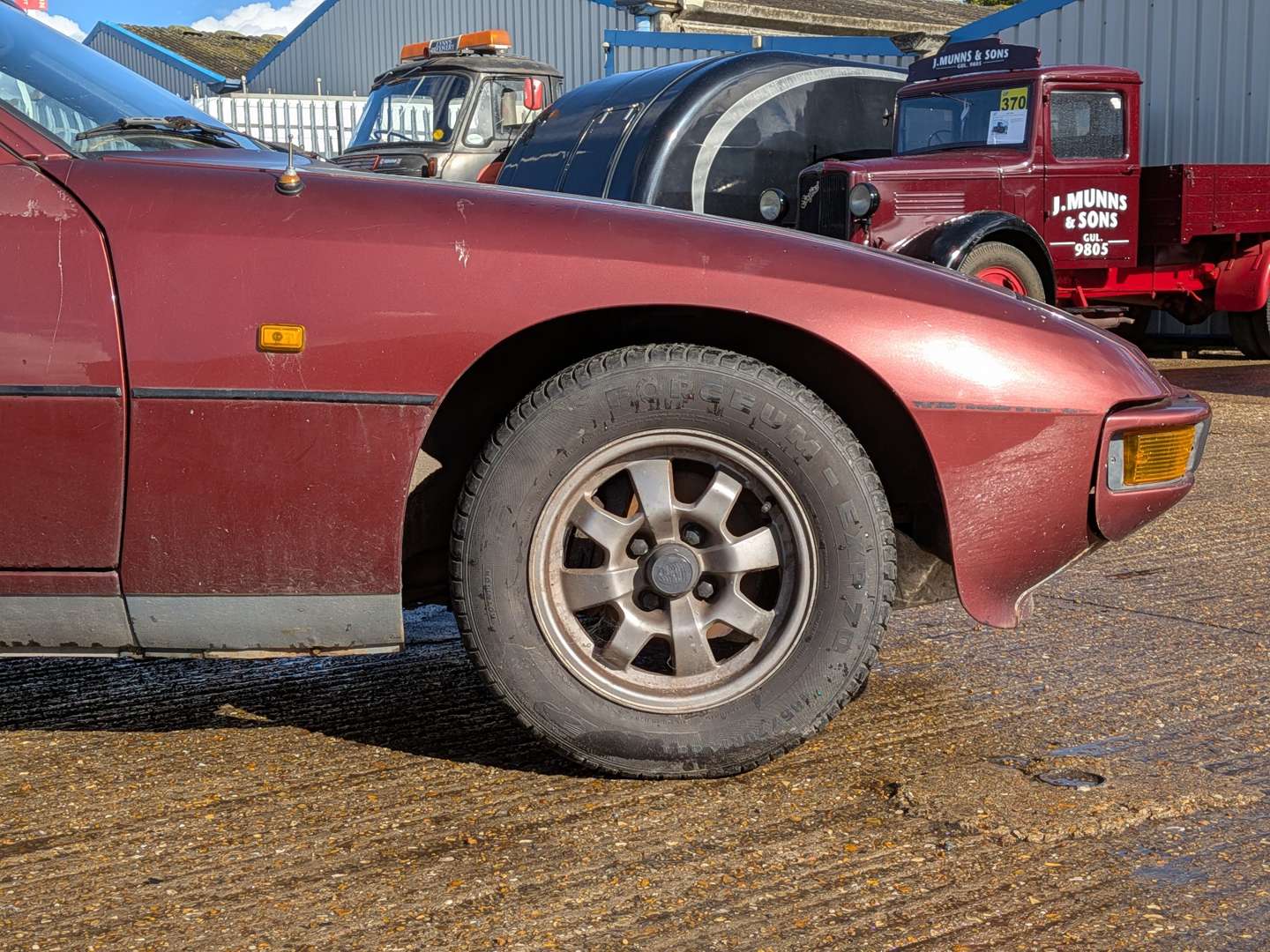 <p>1985 PORSCHE 924</p>