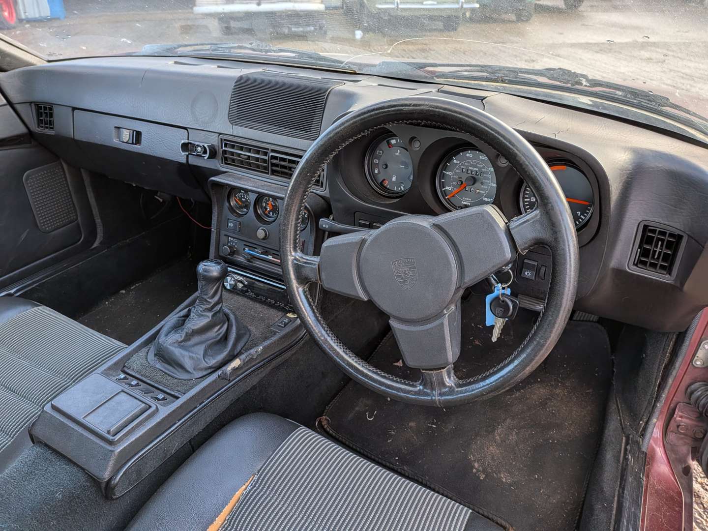 <p>1985 PORSCHE 924</p>