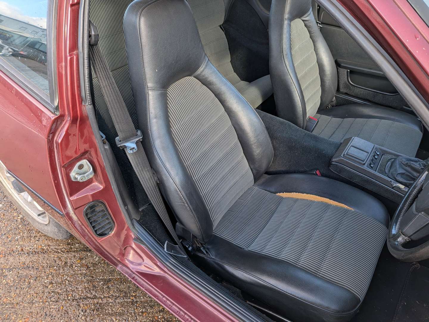 <p>1985 PORSCHE 924</p>