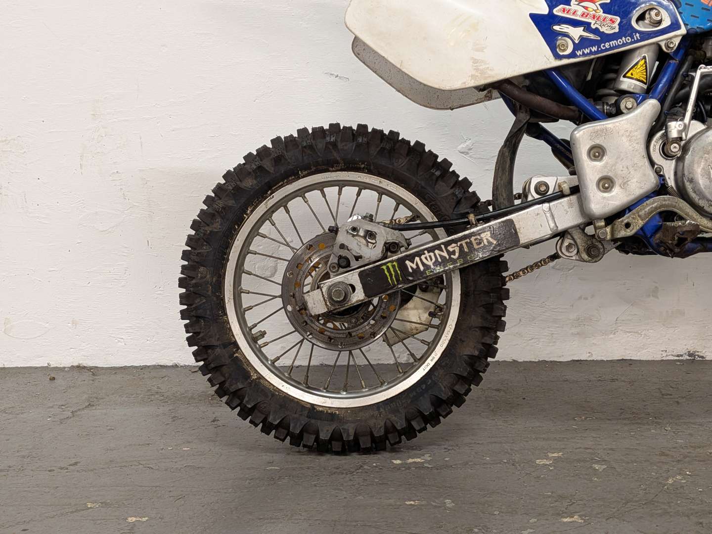 <p>2000 YAMAHA YZ80 TRIALS BIKE&nbsp;</p>