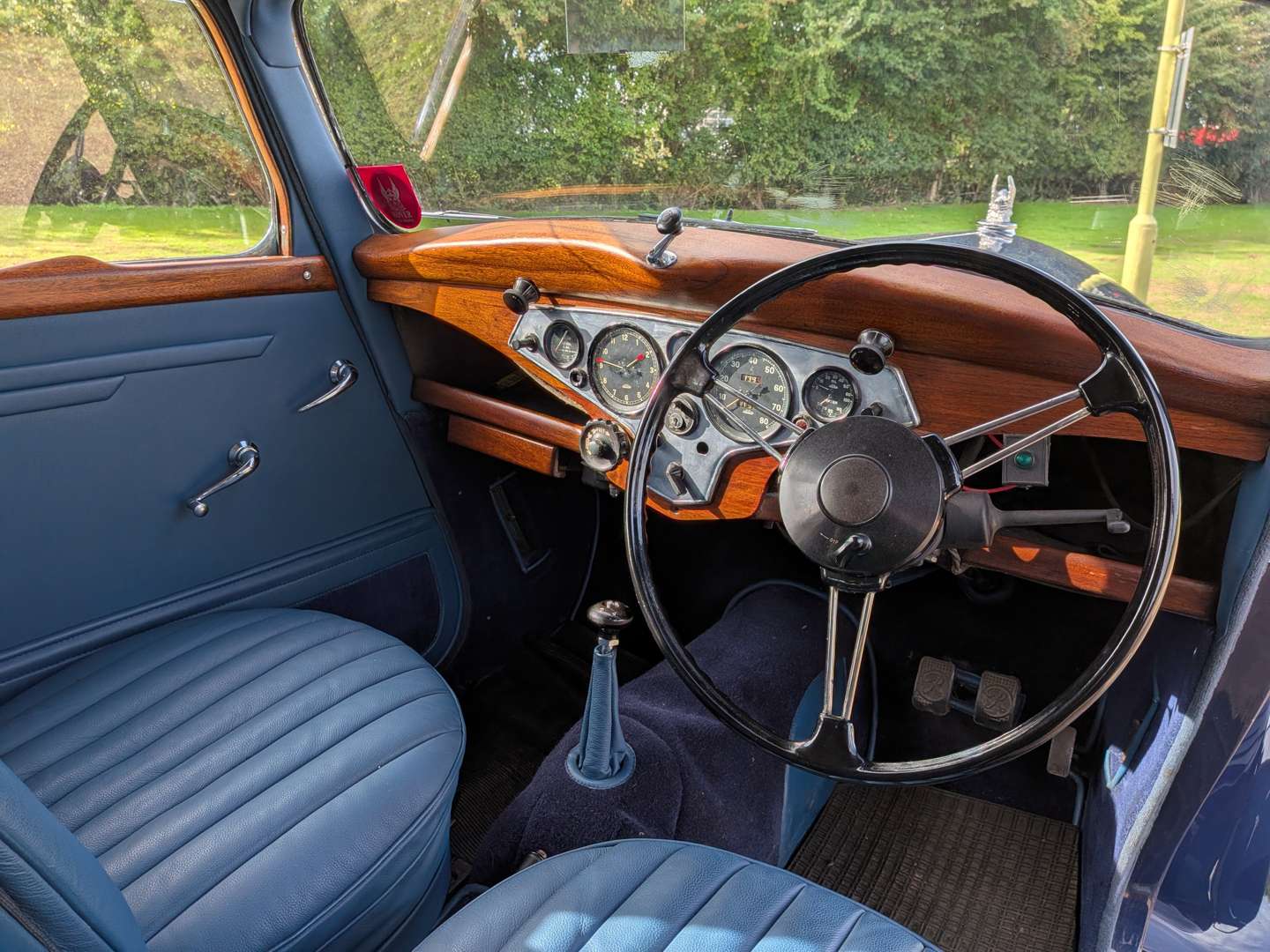 <p>1946 ROVER P2</p>