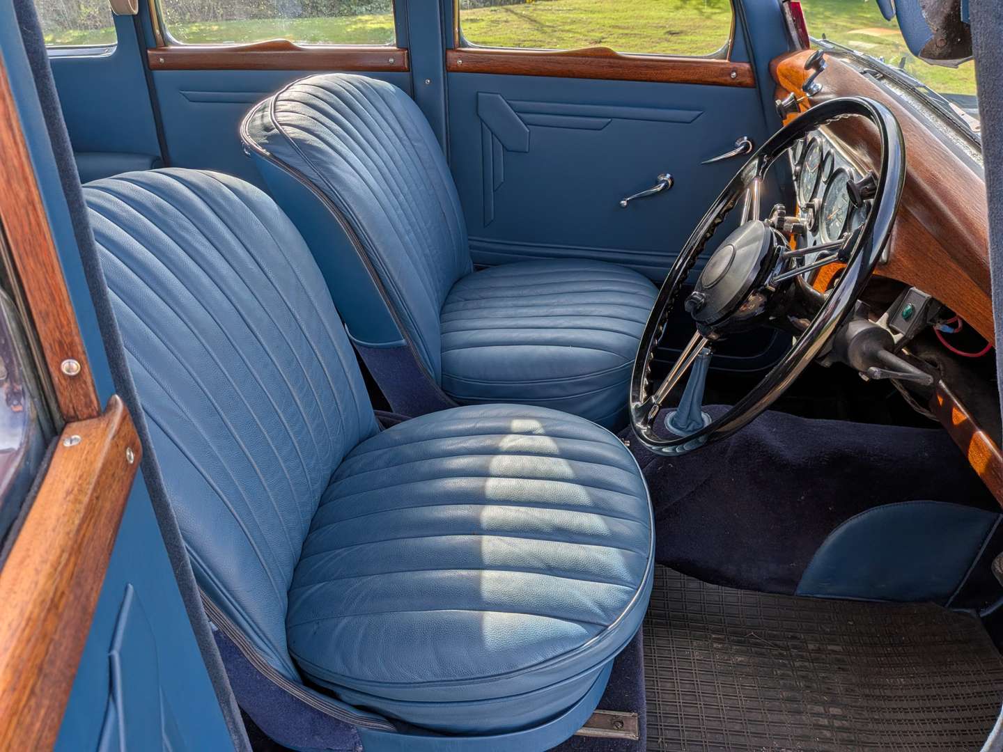 <p>1946 ROVER P2</p>