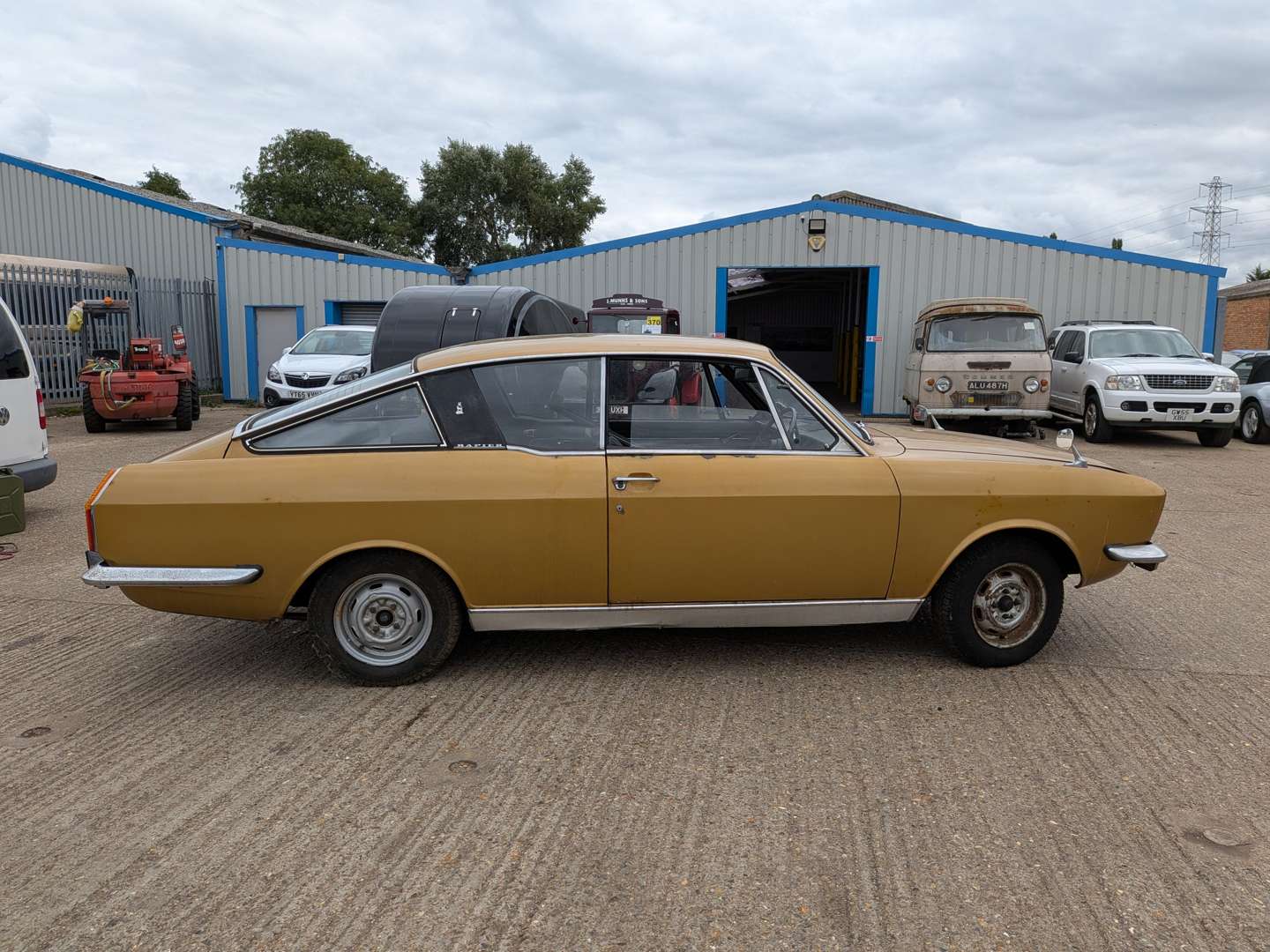 <p>1973 SUNBEAM RAPIER</p>
