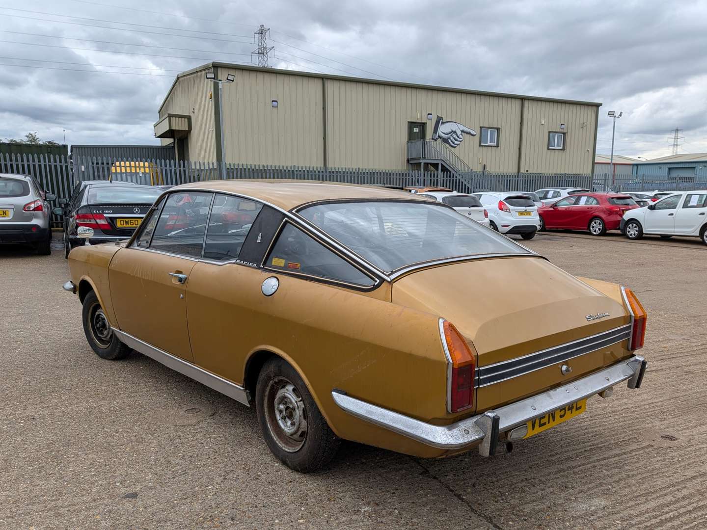 <p>1973 SUNBEAM RAPIER</p>