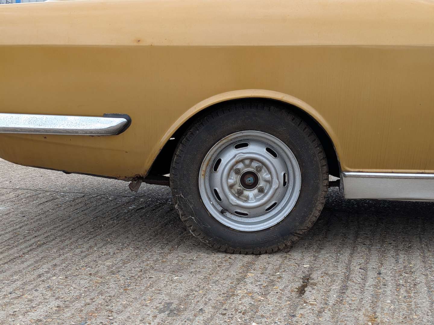 <p>1973 SUNBEAM RAPIER</p>