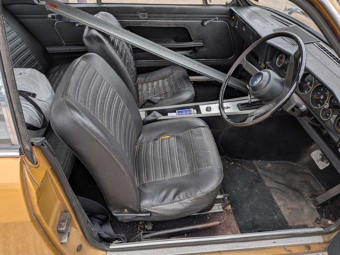 <p>1973 SUNBEAM RAPIER</p>