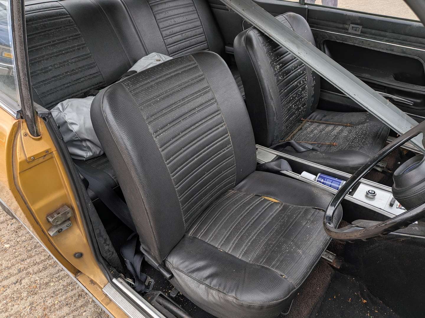 <p>1973 SUNBEAM RAPIER</p>