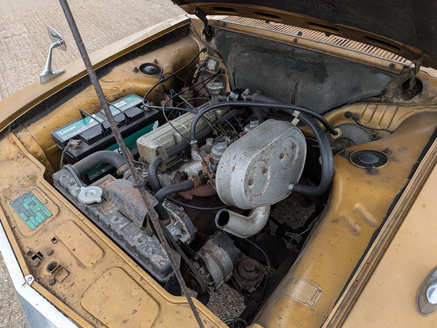 <p>1973 SUNBEAM RAPIER</p>