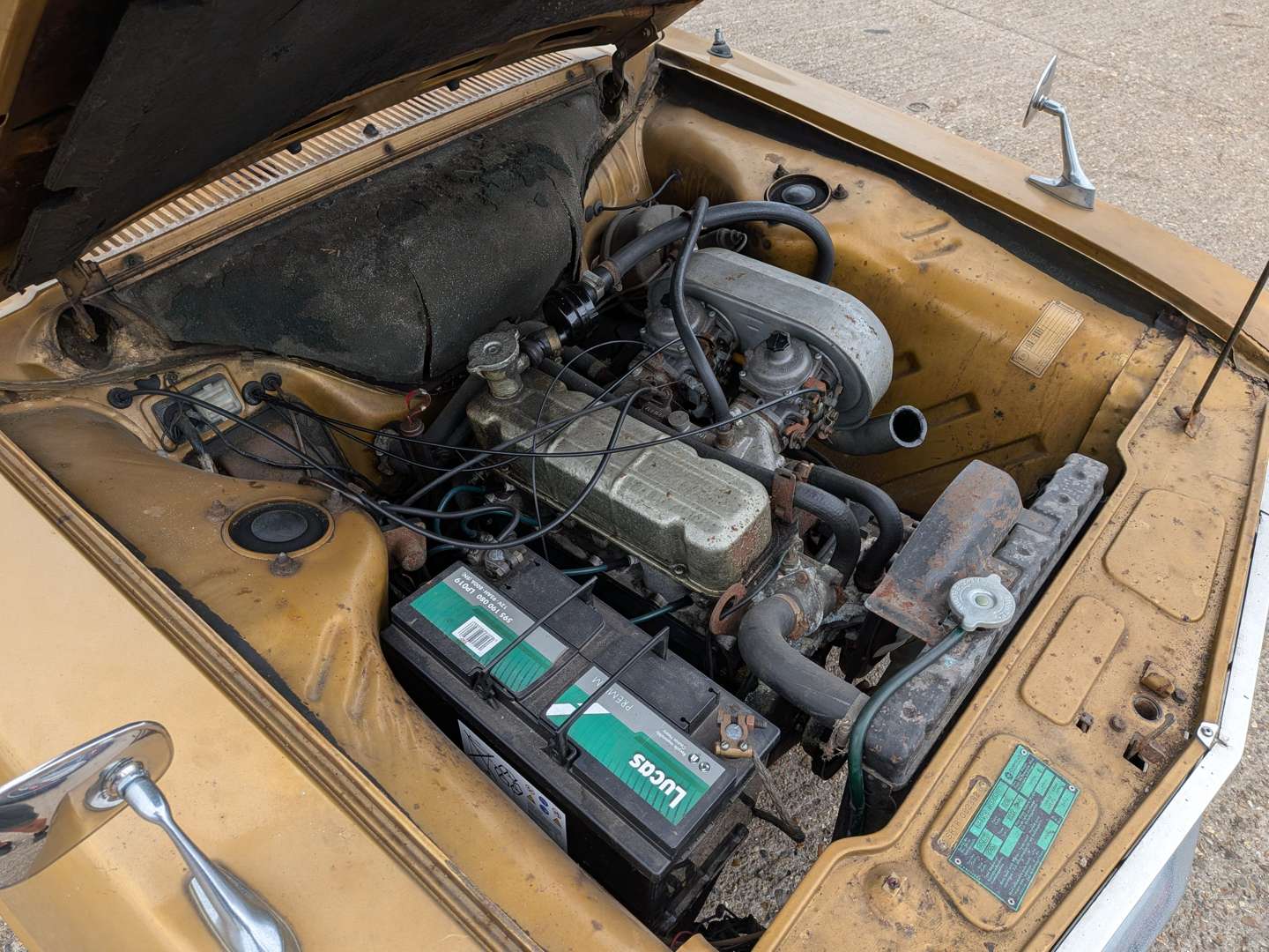 <p>1973 SUNBEAM RAPIER</p>