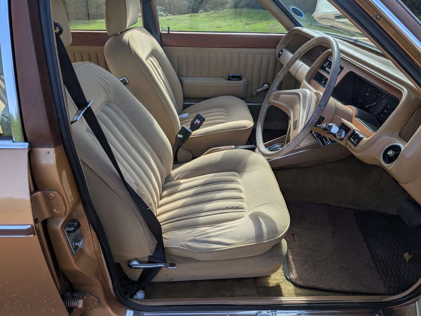 <p>1976 FORD GRANADA GHIA AUTO</p>