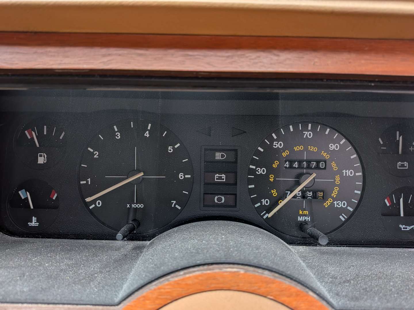 <p>1976 FORD GRANADA GHIA AUTO</p>