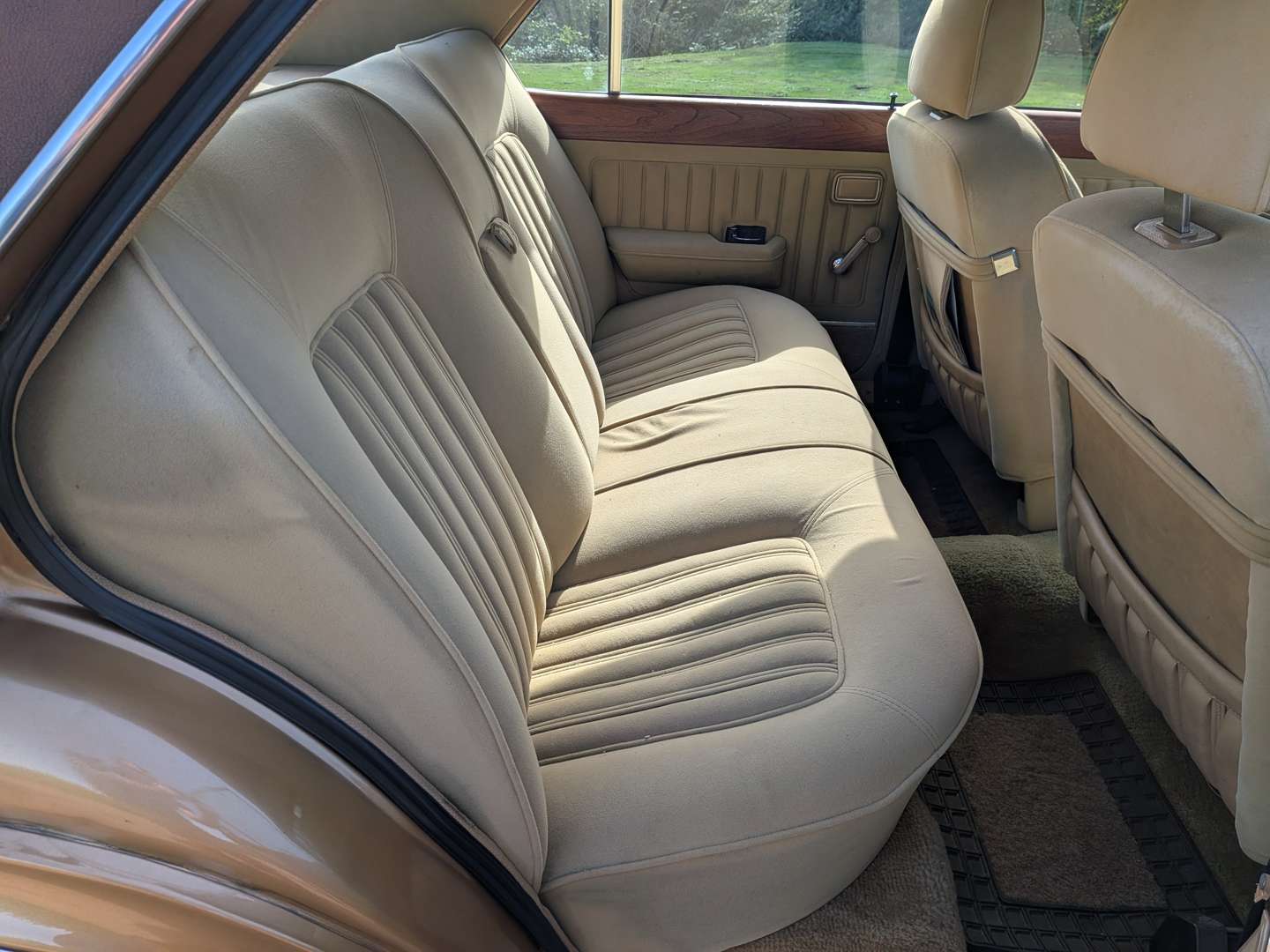 <p>1976 FORD GRANADA GHIA AUTO</p>