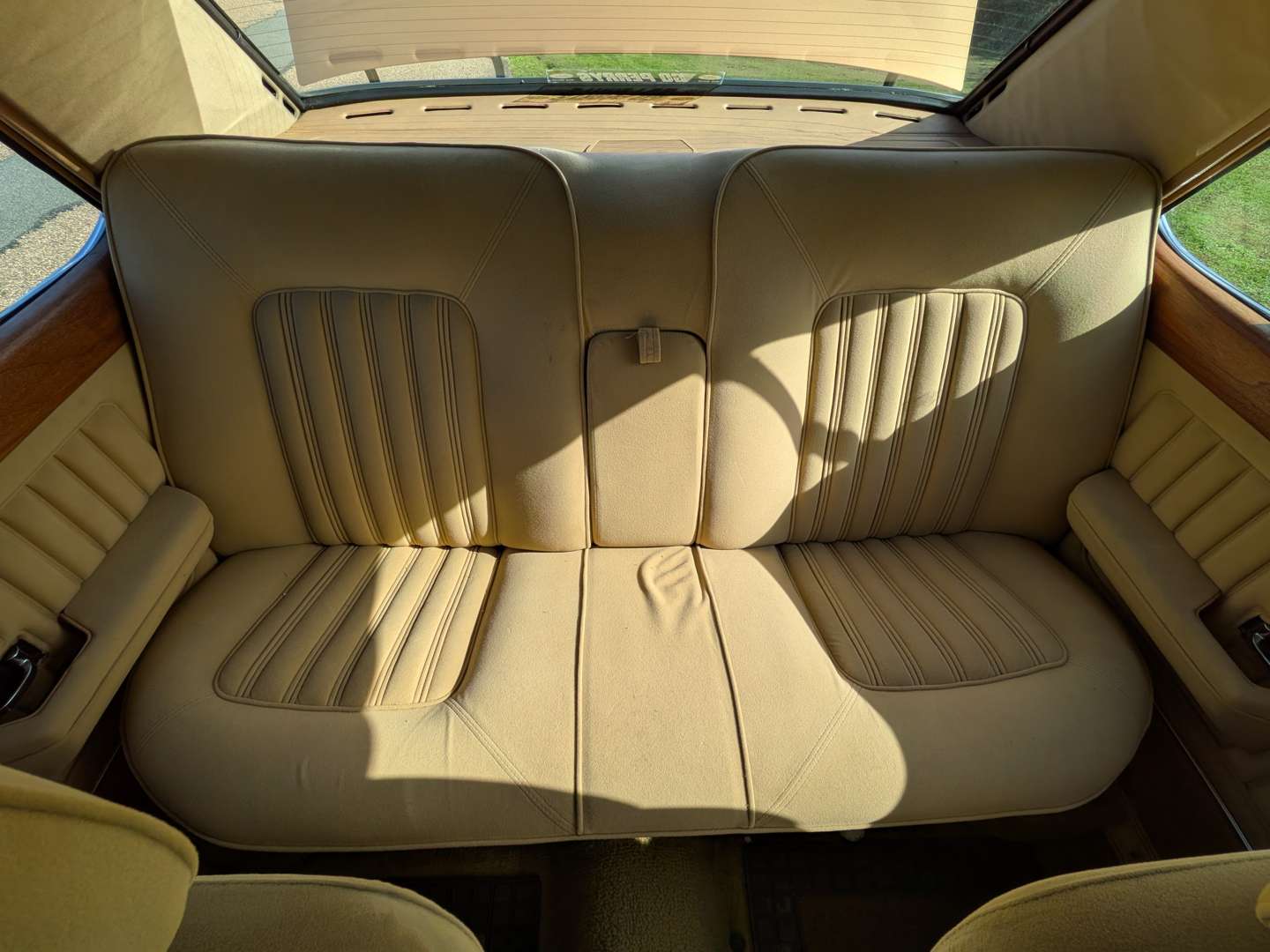 <p>1976 FORD GRANADA GHIA AUTO</p>