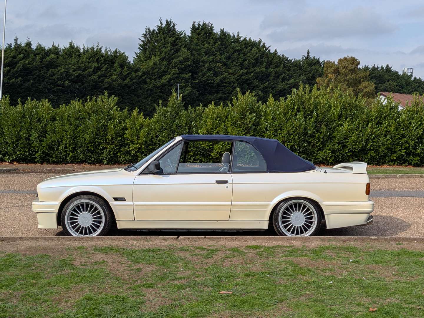 <p>1989 BMW E30 325I CABRIOLET AUTO</p>