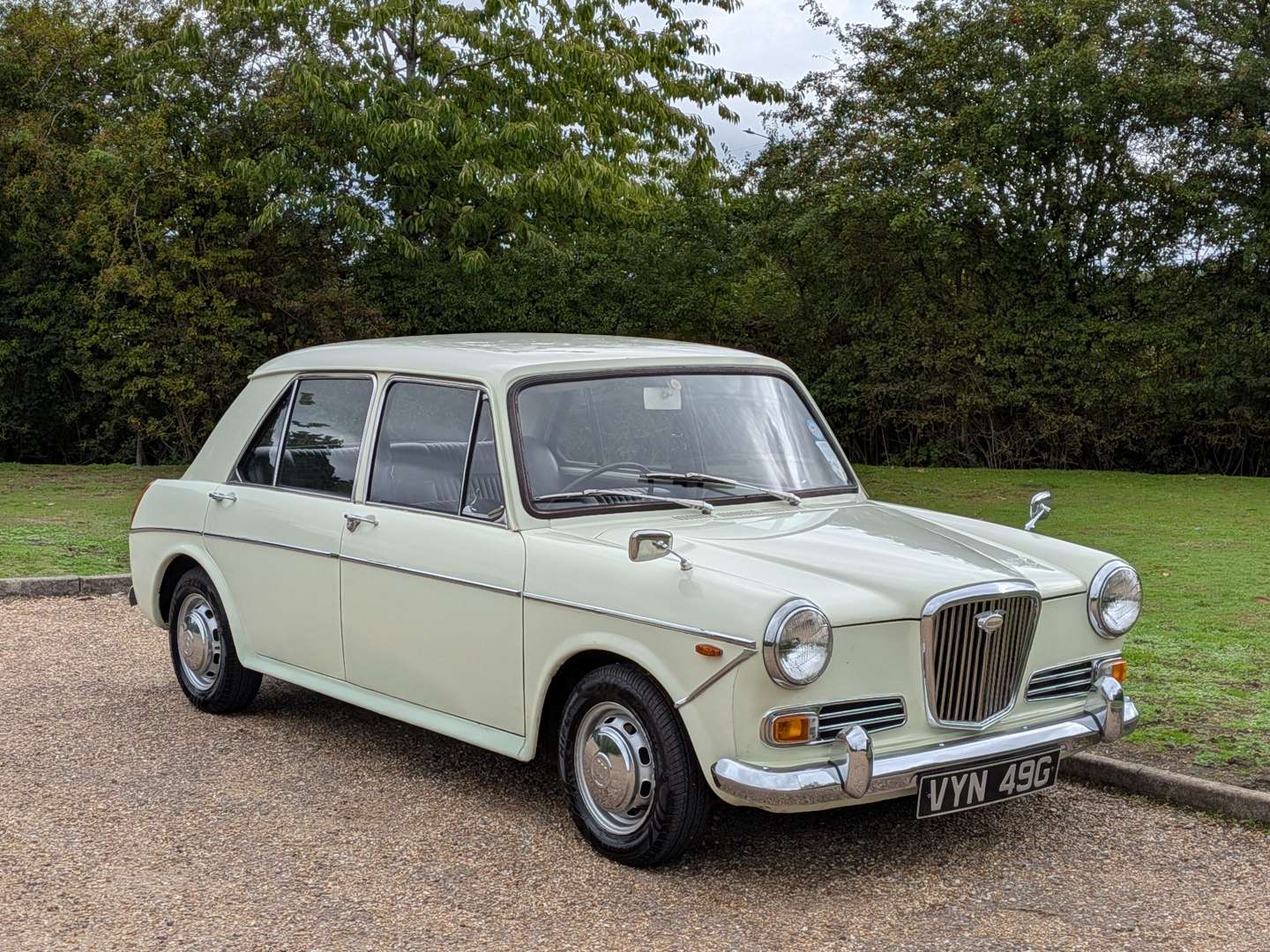 <p>1969 WOLSELEY 1300 AUTO</p>