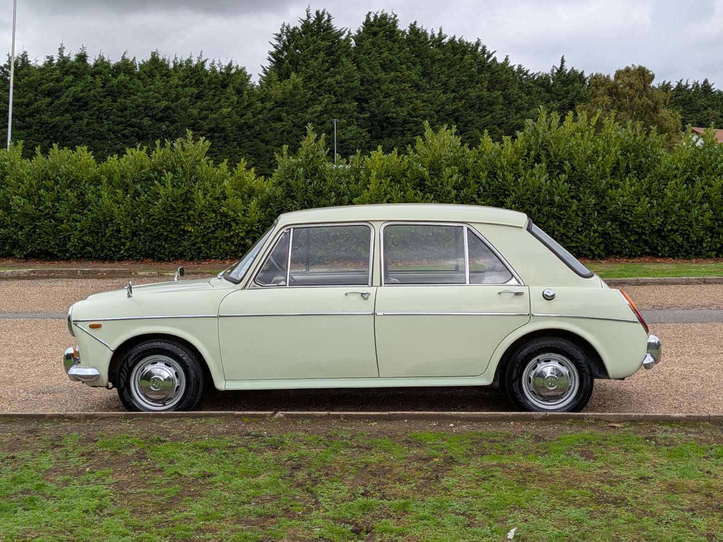 <p>1969 WOLSELEY 1300 AUTO</p>