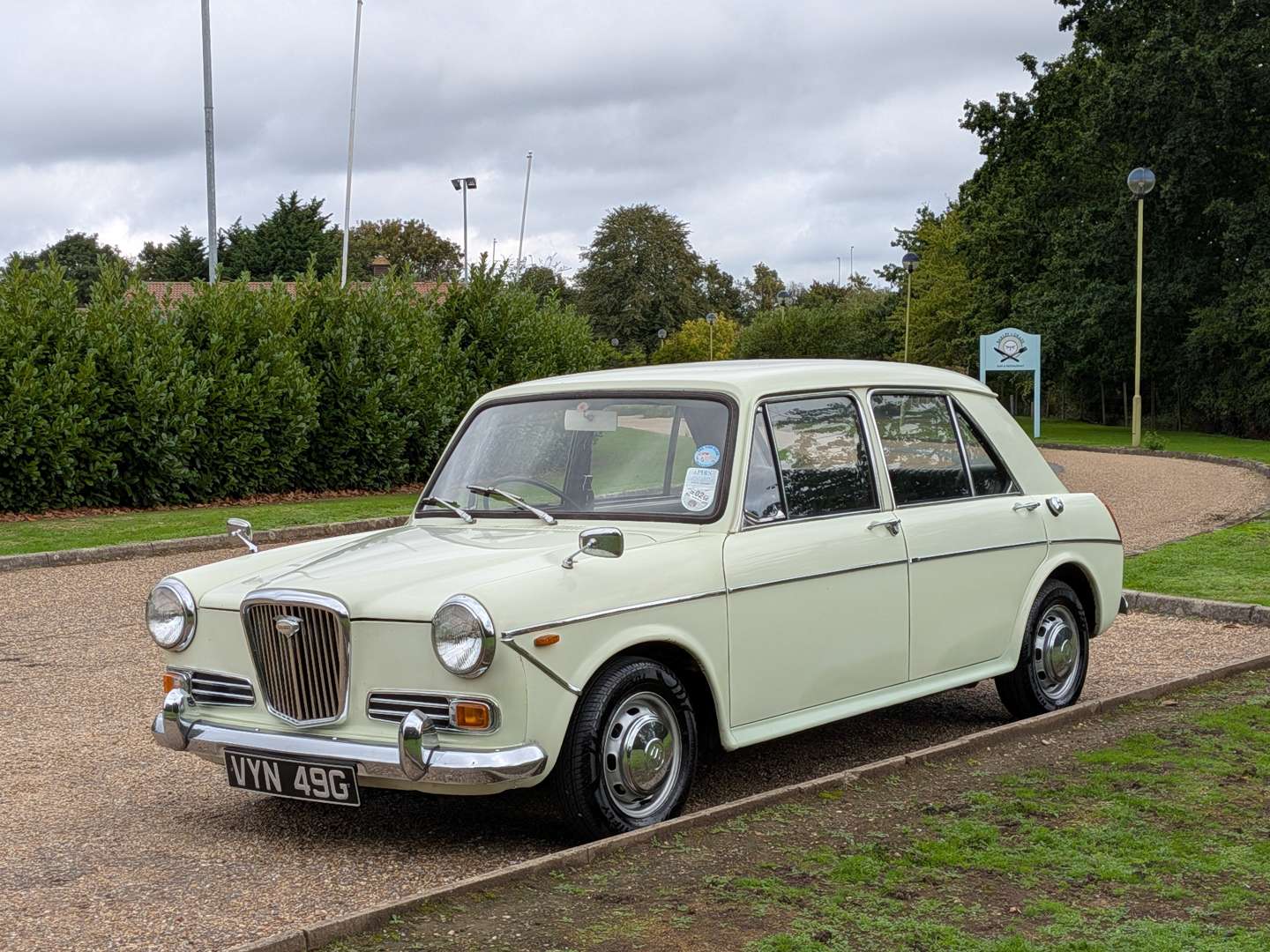 <p>1969 WOLSELEY 1300 AUTO</p>