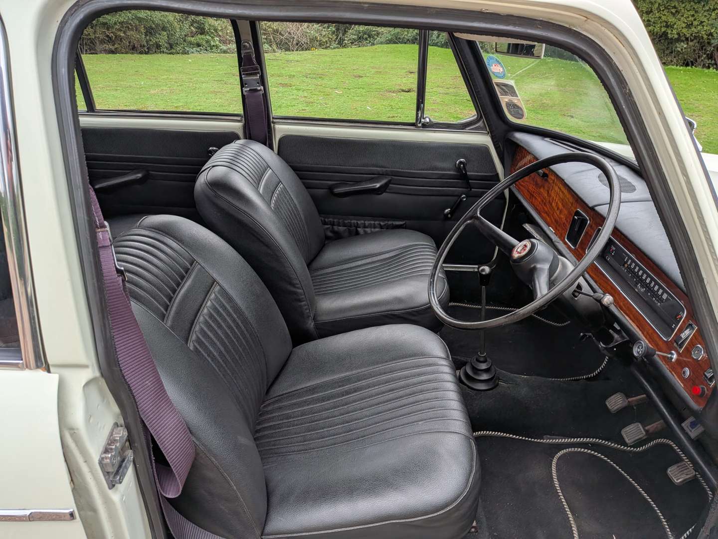 <p>1969 WOLSELEY 1300 AUTO</p>