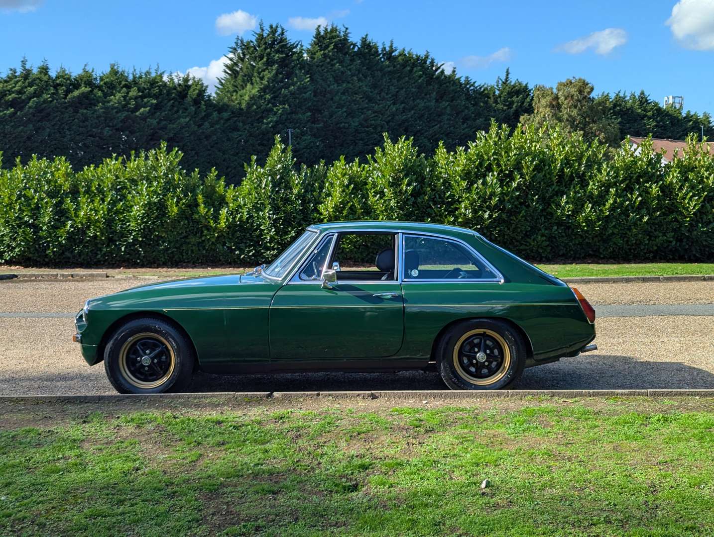 <p>1972 MG B GT</p>