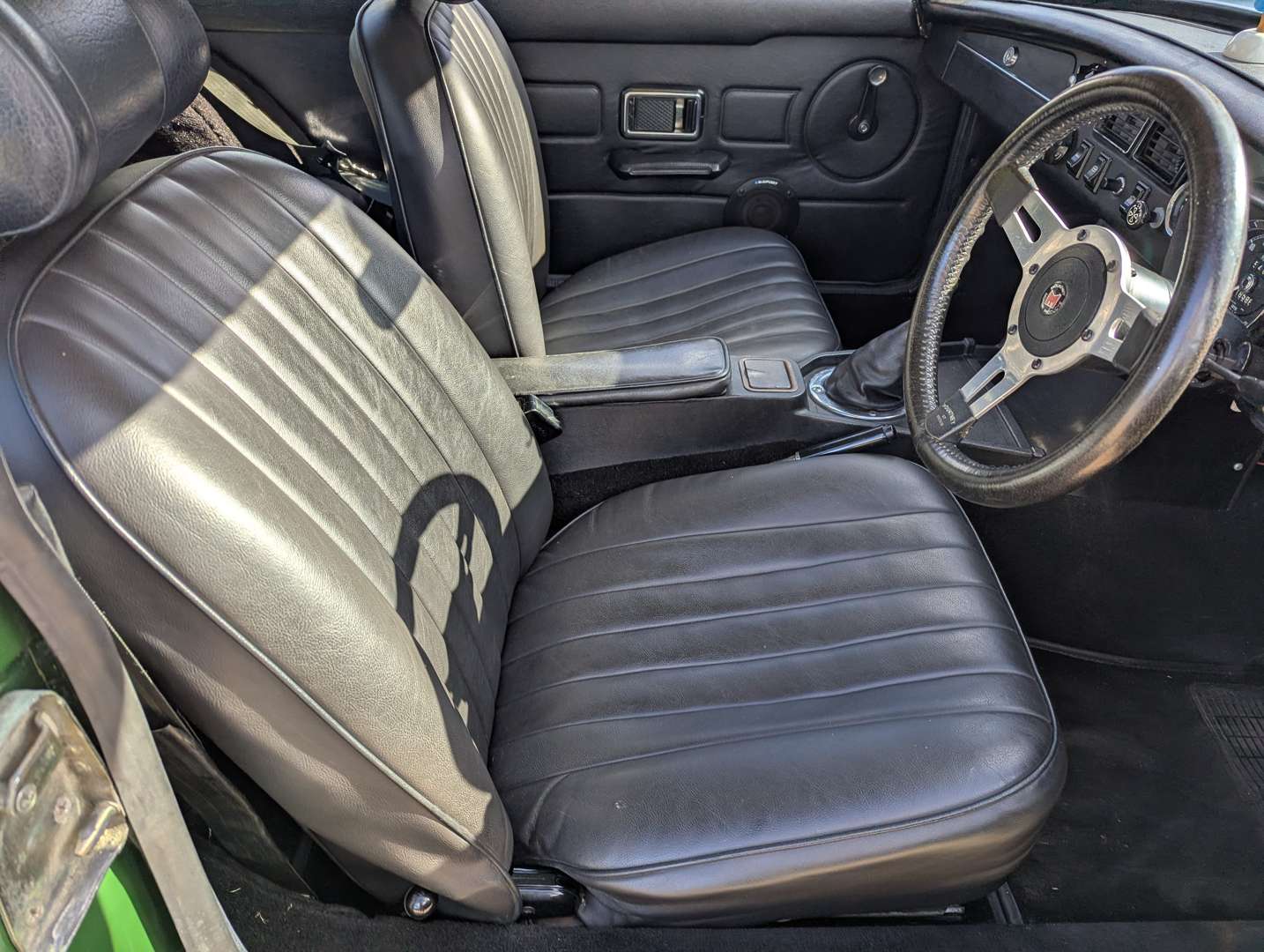 <p>1972 MG B GT</p>