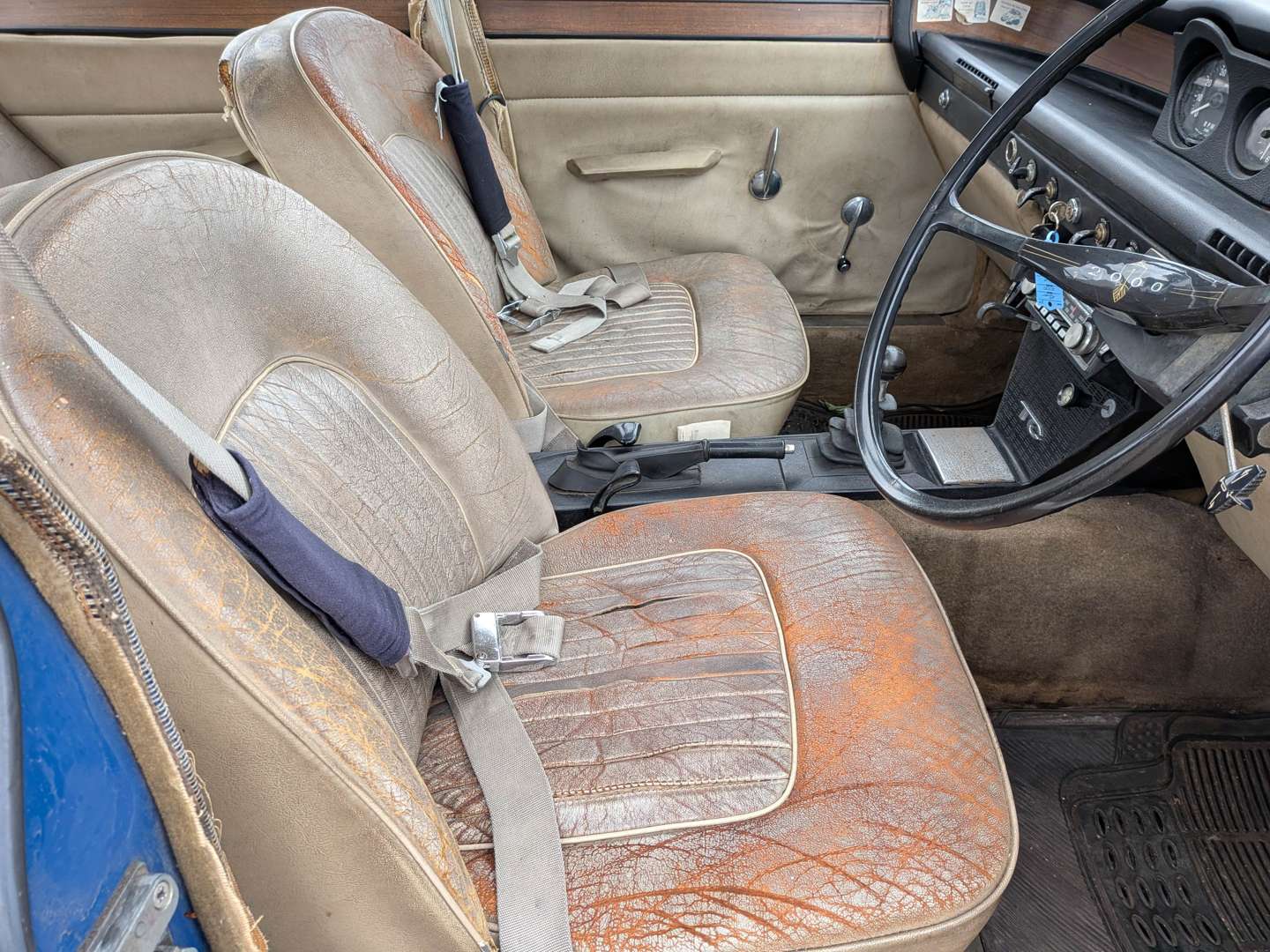 <p>1969 ROVER 2000 TC</p>
