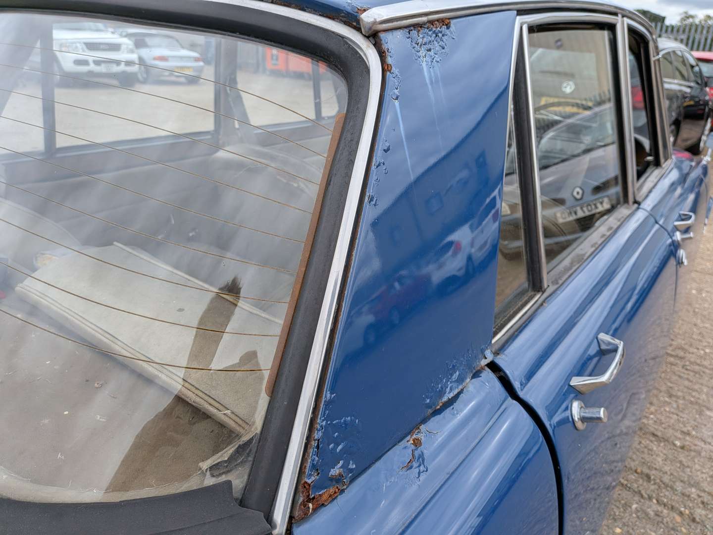 <p>1969 ROVER 2000 TC</p>