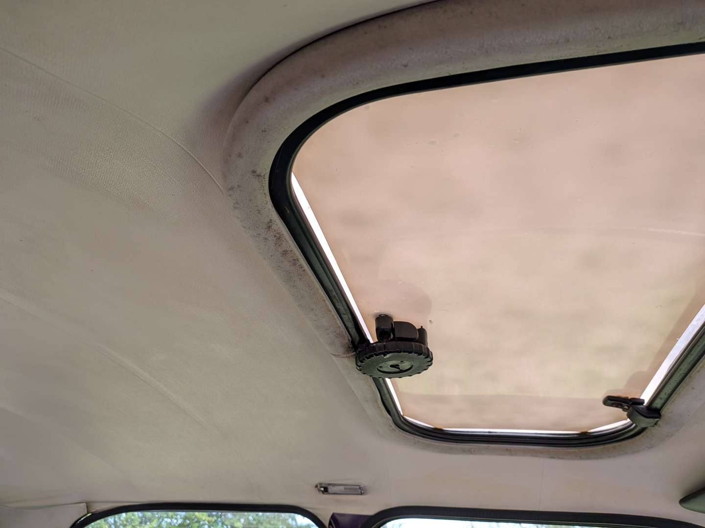 <p>1986 AUSTIN MINI MAYFAIR</p>