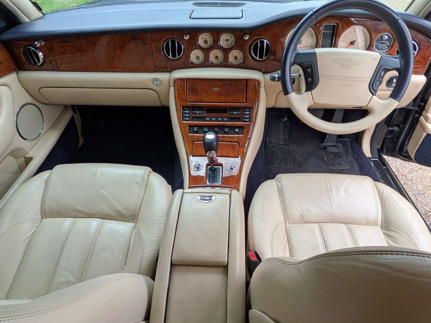 <p>2002 BENTLEY ARNAGE R</p>