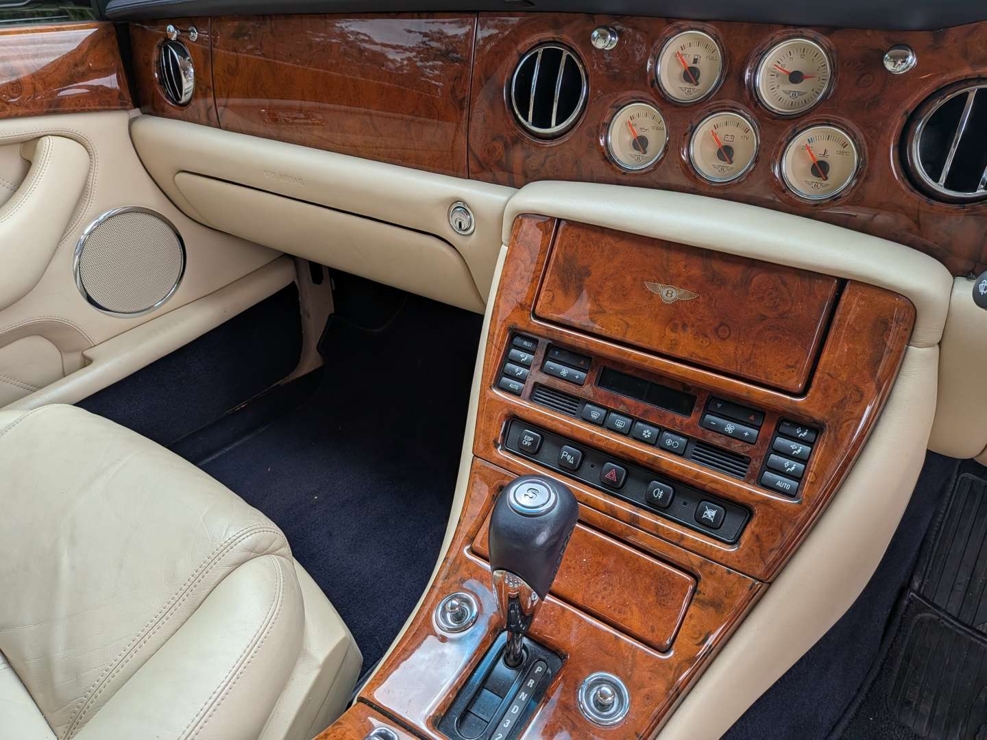 <p>2002 BENTLEY ARNAGE R</p>