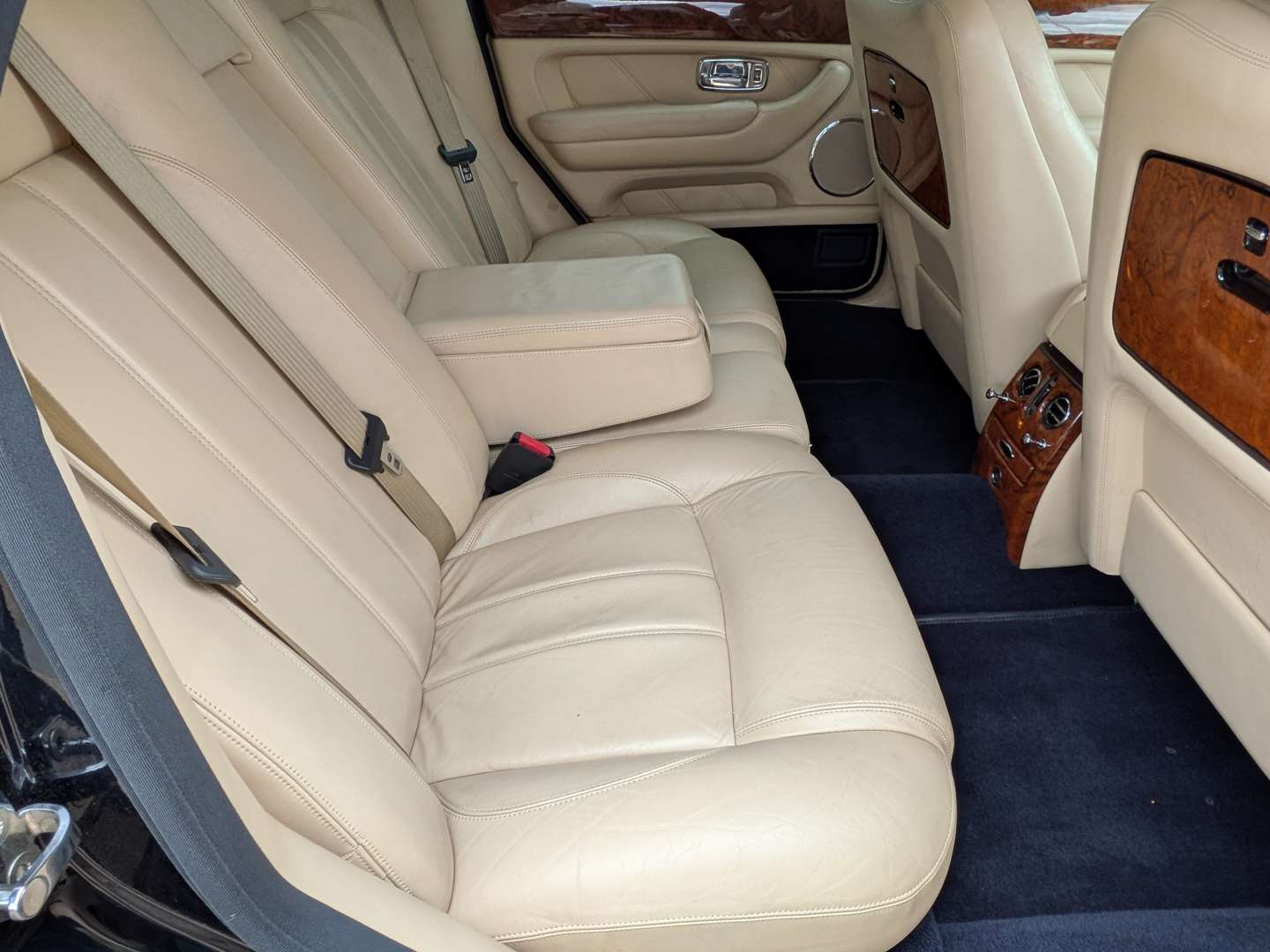 <p>2002 BENTLEY ARNAGE R</p>