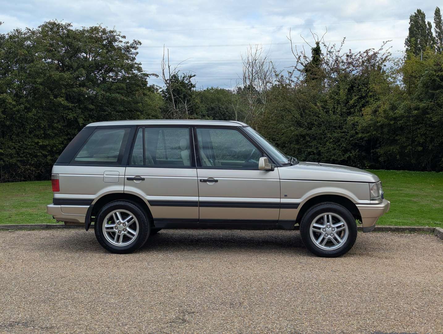 <p>2000 RANGE ROVER P38 DHSE AUTO</p>