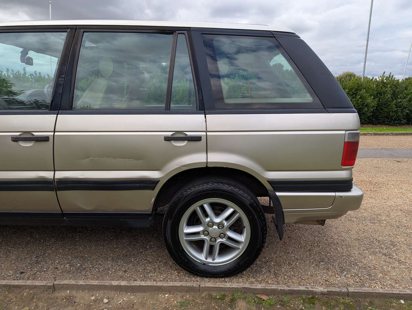 <p>2000 RANGE ROVER P38 DHSE AUTO</p>