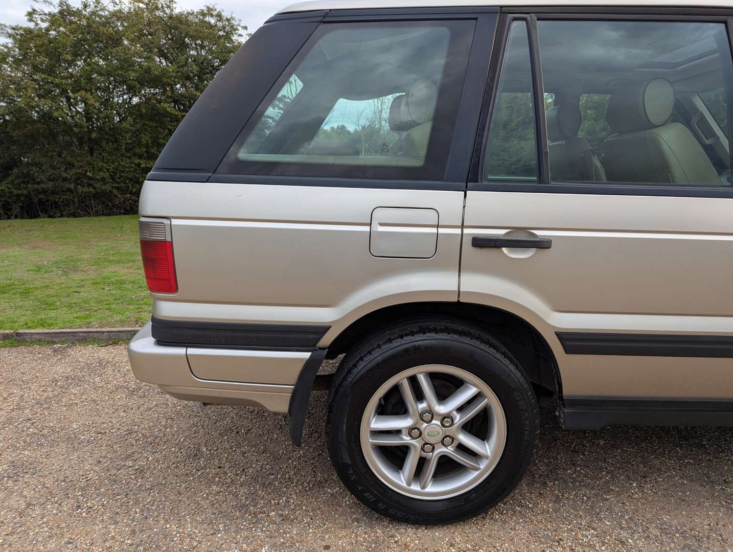 <p>2000 RANGE ROVER P38 DHSE AUTO</p>