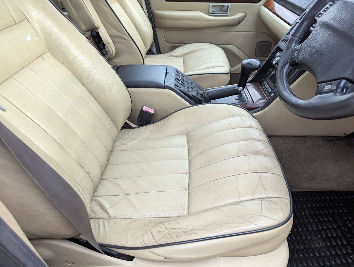 <p>2000 RANGE ROVER P38 DHSE AUTO</p>