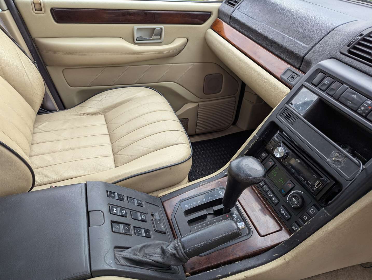 <p>2000 RANGE ROVER P38 DHSE AUTO</p>