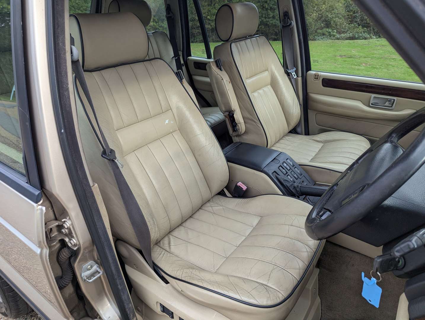 <p>2000 RANGE ROVER P38 DHSE AUTO</p>