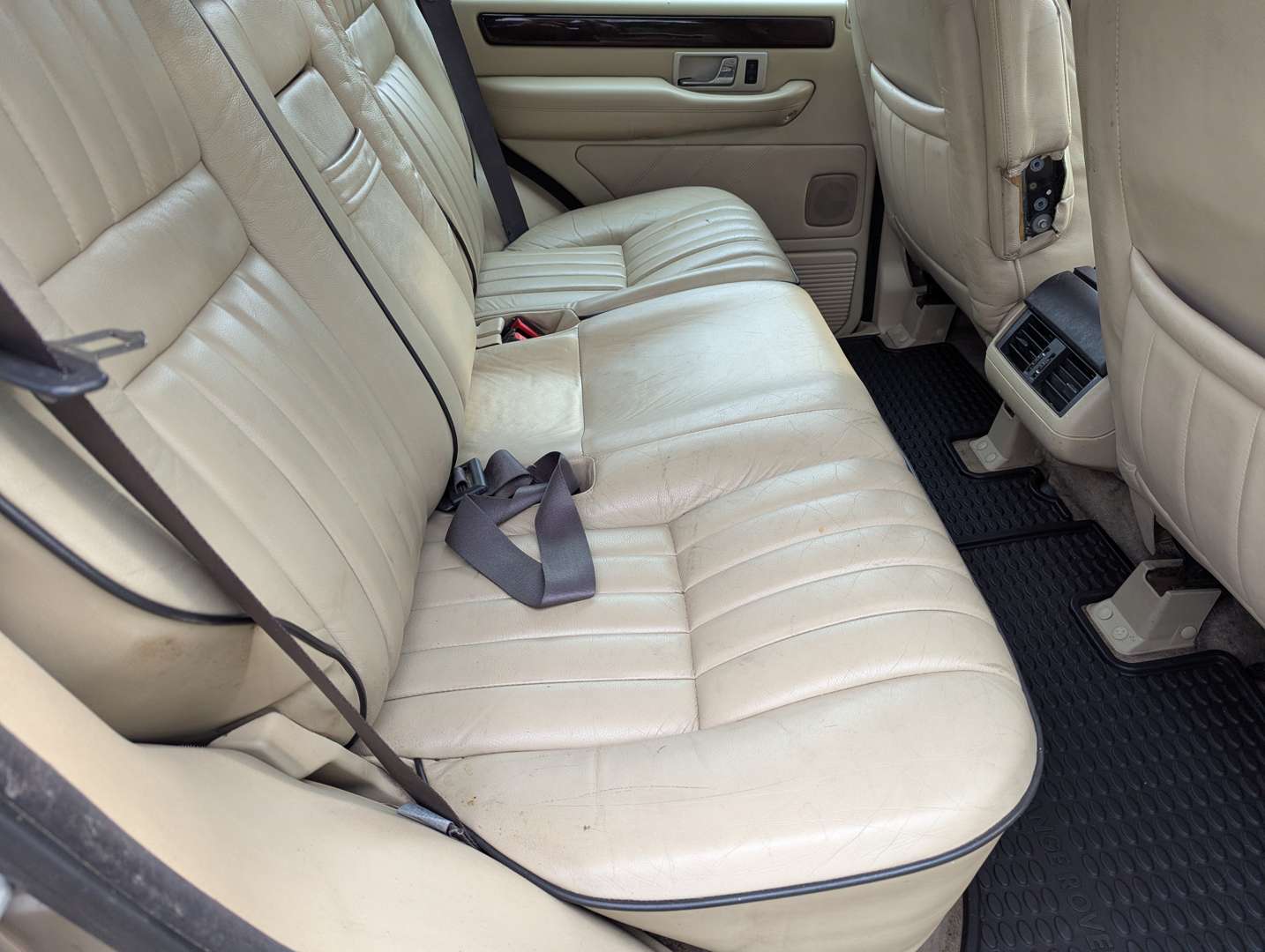 <p>2000 RANGE ROVER P38 DHSE AUTO</p>