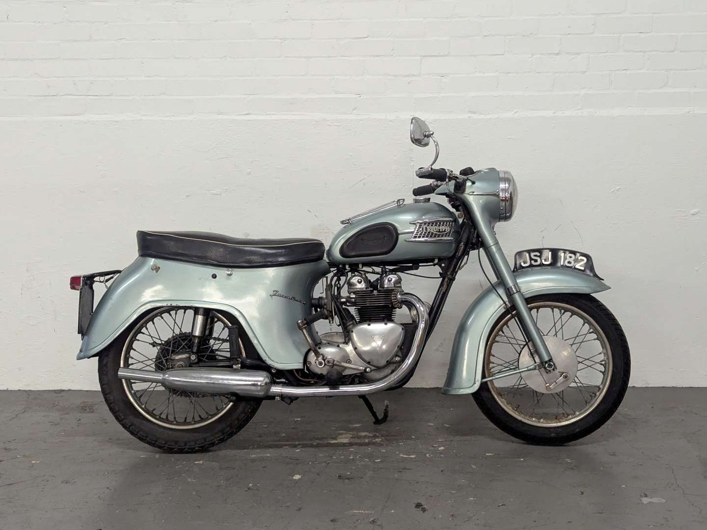 <p>1959 TRIUMPH 3TA</p>