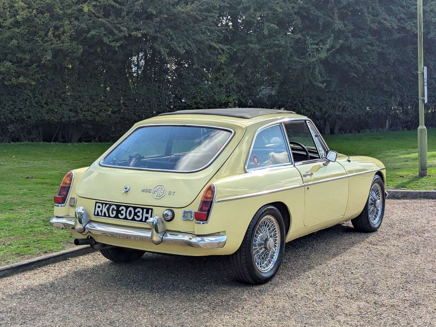 <p>1969 MG C GT</p>