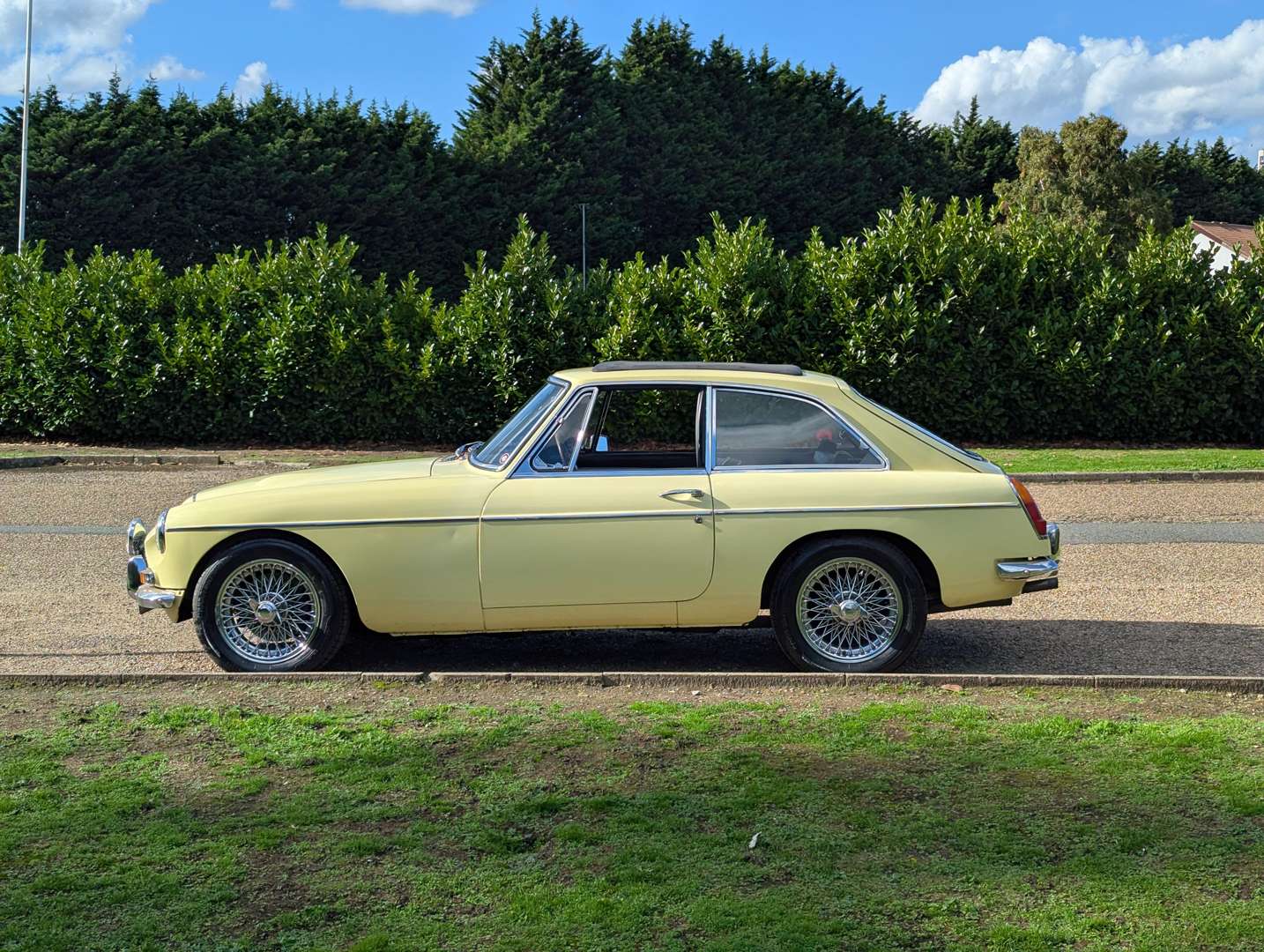 <p>1969 MG C GT</p>